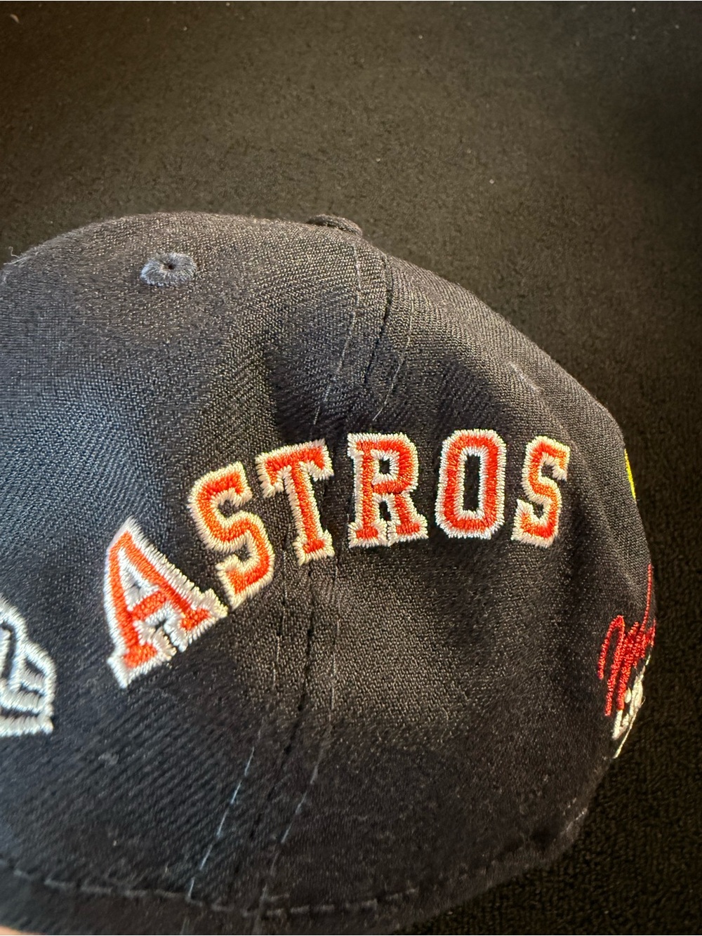 Hat with New Era sticker - Picture 8 of 9